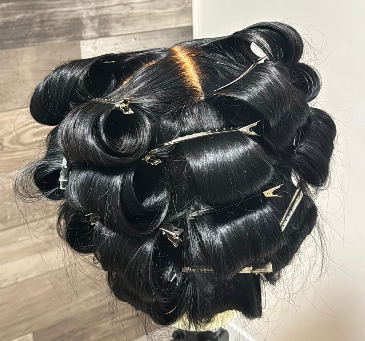 CC MIDDLE PART Curled Glueless Wig